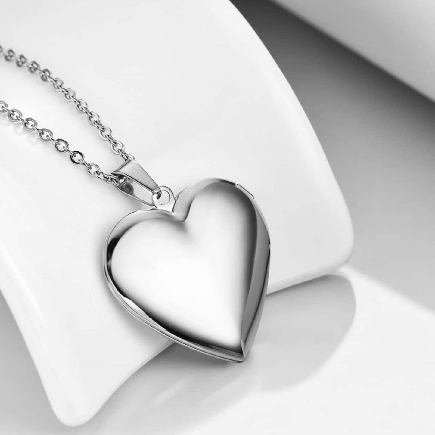 PHOCKSIN I Love You Niece Locket Necklace For Niece From Aunt Locket Necklace That Hold Pictures As Birthday Gift