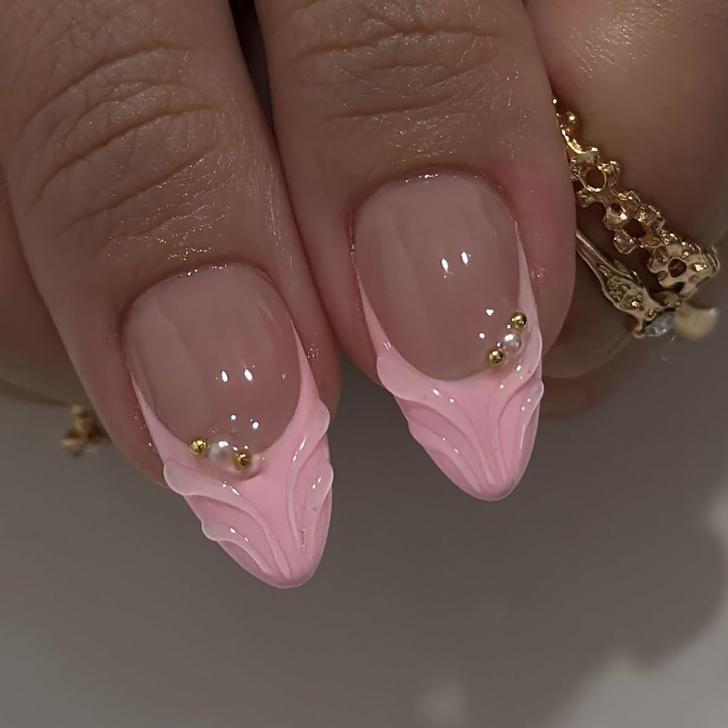 24Pcs French Tip Press On Nails Flower Medium Almond Fake Nails Gold Pearl Accessories Designs Pink Nails Press Ons Glossy Spring Summer Acrylic Nail For Women Manicure 24Pcs