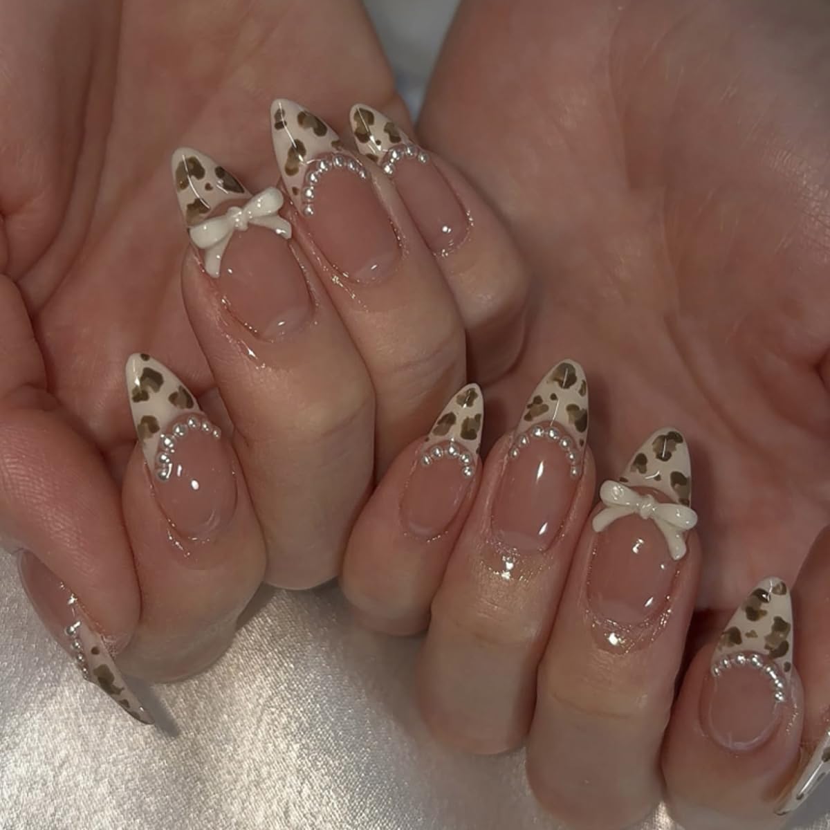Medium Press on Nails Almond Fake Nails French Nails Press ons with White Pearls,Bow Design,Full Cover Stick on Nails for Women Manicure,Reusable | Artificial | Nail Sticky Tabs | Easy Apply | 24 Pcs