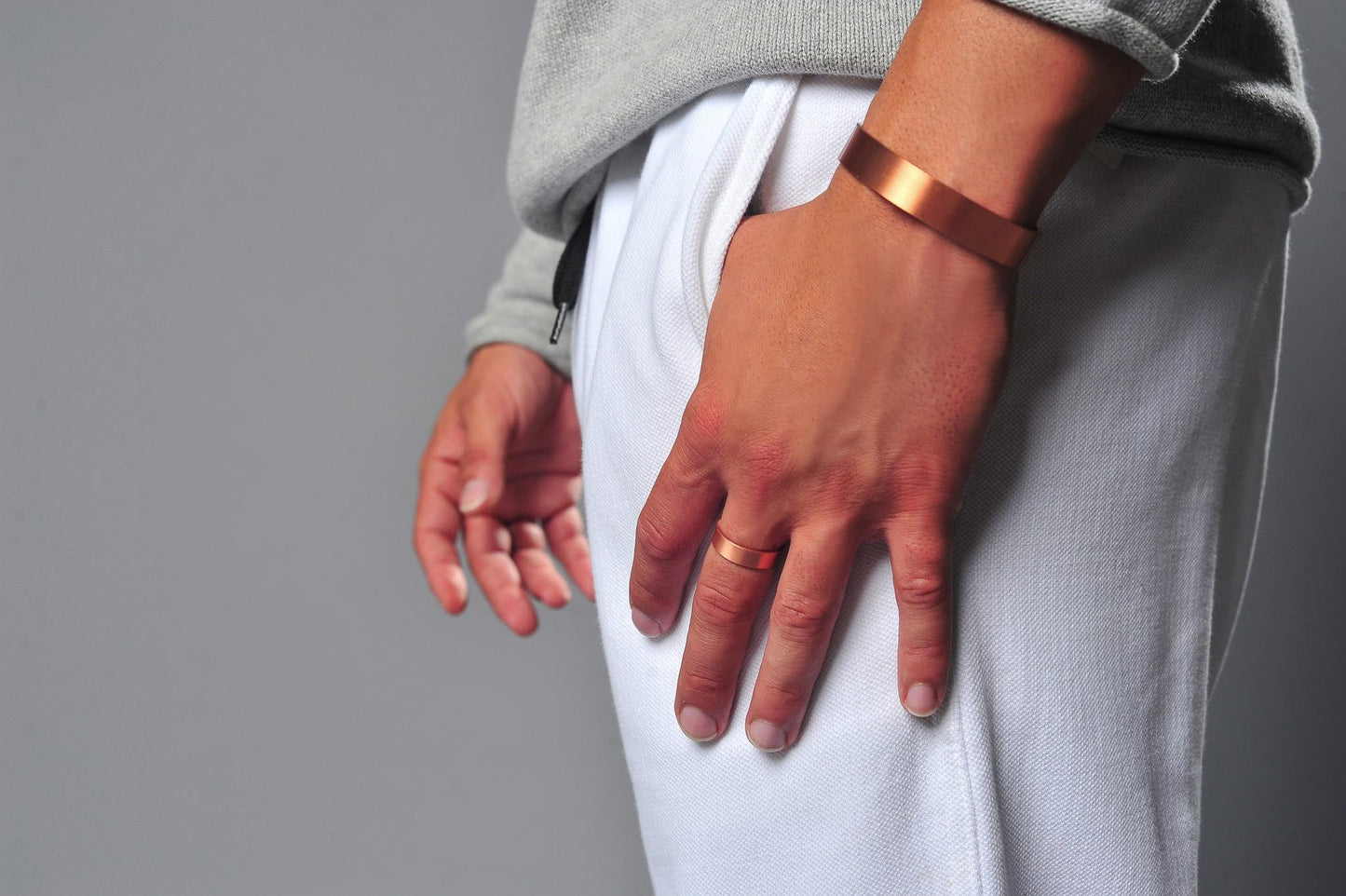 Earth Therapy - Elegant Women or Men's Ring Band in Polished Silver | Magnetic Therapy Ring