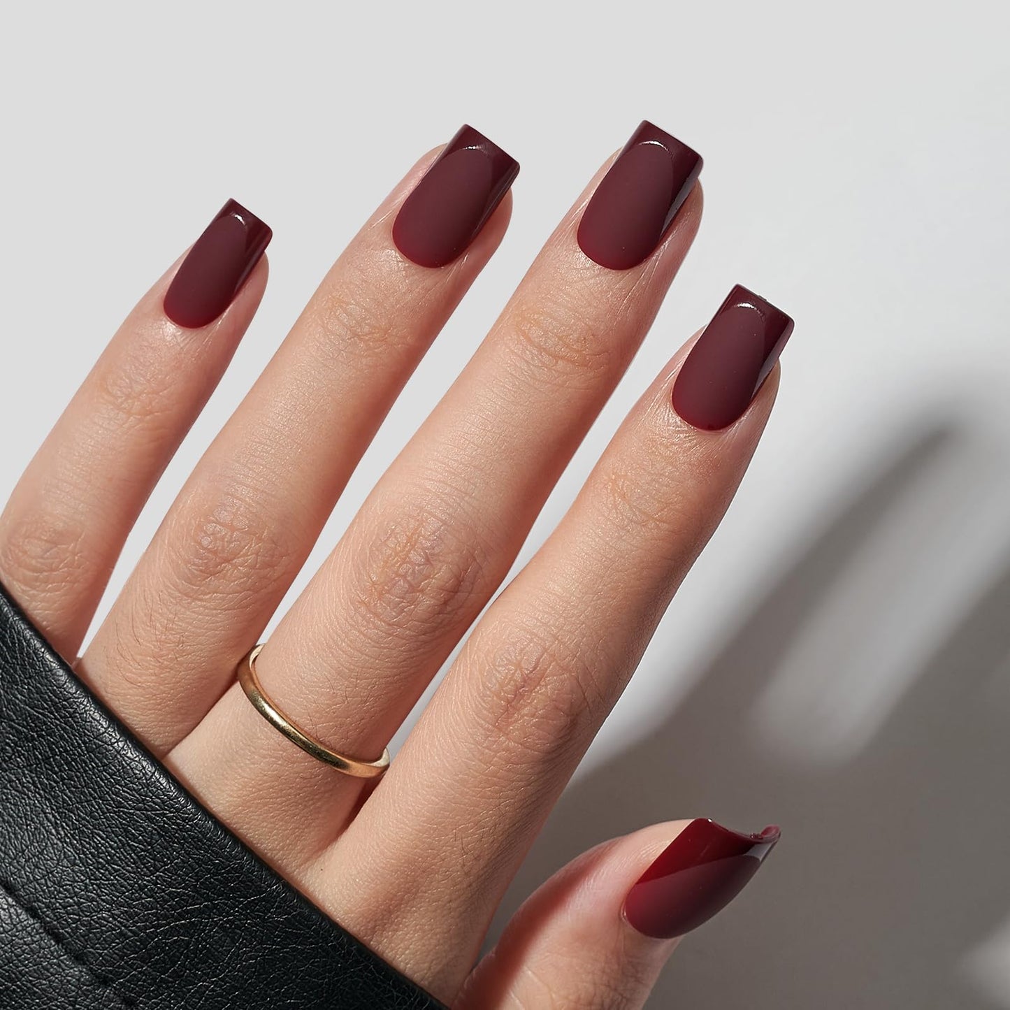 BTArtbox Press on Nails Short Square - Dark Red Nails with Glossy French Tips in a Matte Finish, Soft Gel Fake Nails Glue On Nails in 16 Sizes for Christmas, White French & Cozy Cocoa