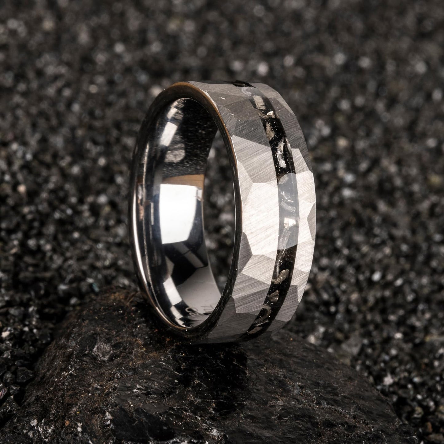 JEWPER 8mm Men Womens Wedding Band Tungsten Rings silver Hammer pattern Fashion Promise Carbide Inlaid Iron Filings Matte Finish Edge Comfort Fit size(9)