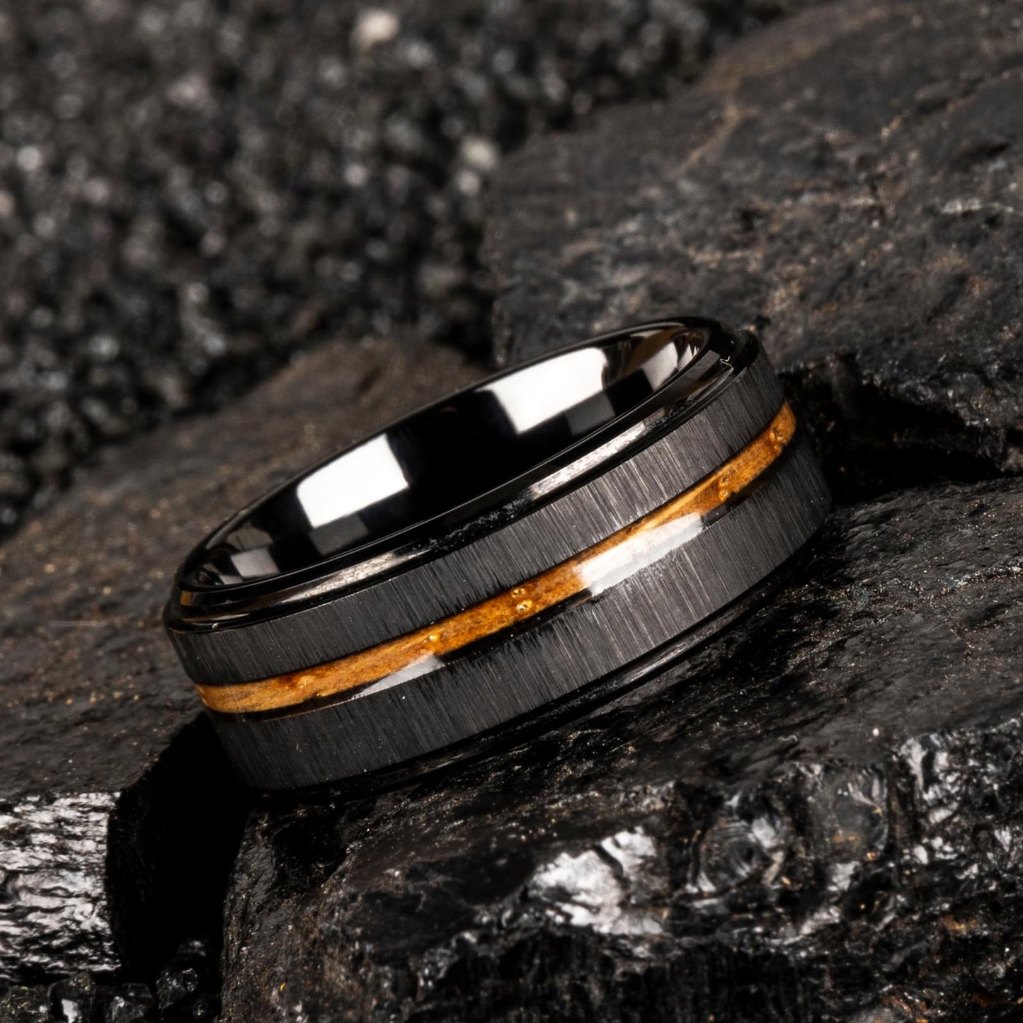JEWPER 8mm Men Womens Wedding Band Tungsten Rings Black Fashion Promise Carbide Inlaid whiskey barrel wood Outer ring step edge sanding Matte Finish Edge Comfort Fit size(7)