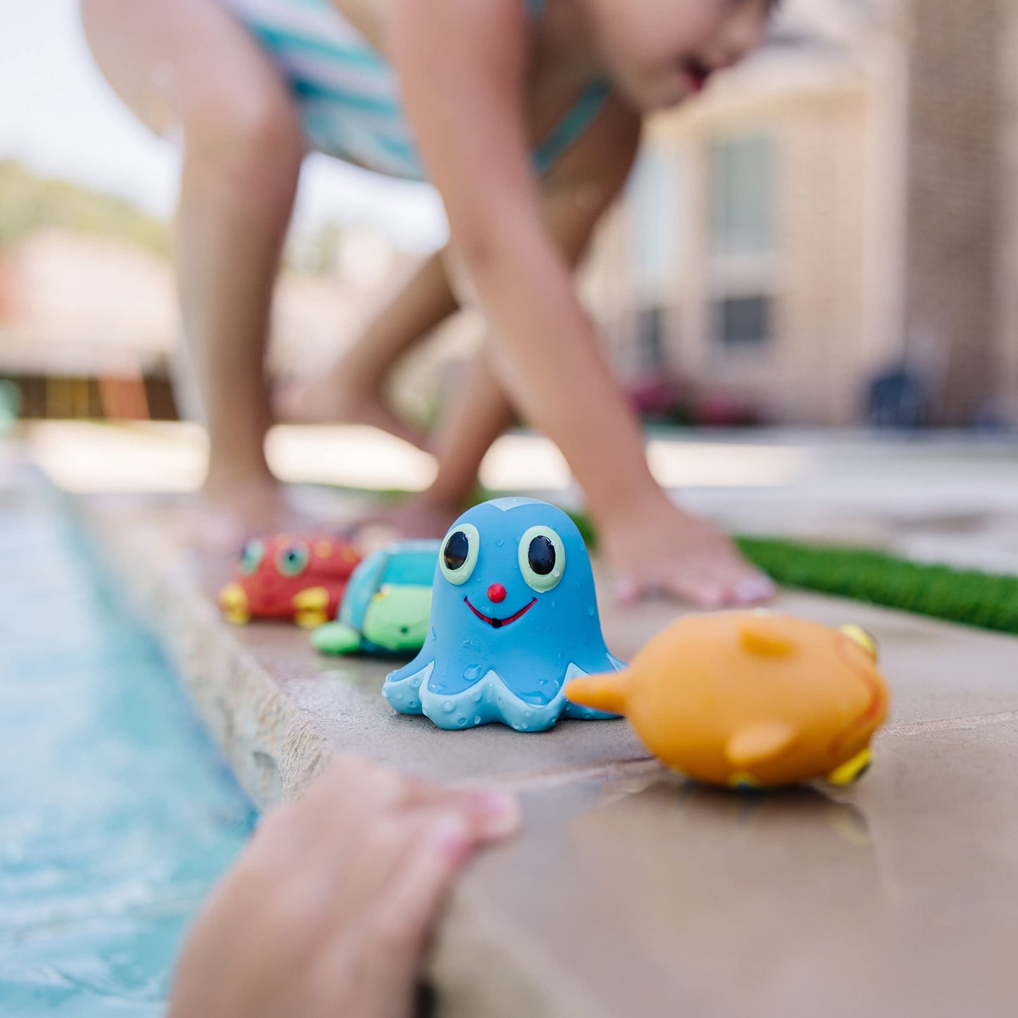 Melissa & Doug Sunny Patch Seaside Sidekicks Squirters with 4 Squeeze-and-Squirt Animals - Water Toys for Kids