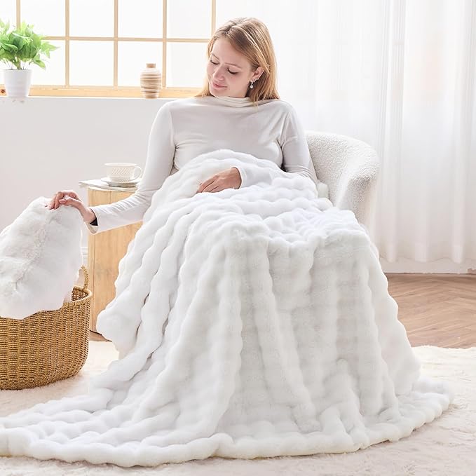 NEWCOSPLAY Faux Fur Throw Blanket White Bubble Blanket Thick Warm Soft for Couch Sofa Bed 550GSM (White, Throw(50"x60"))
