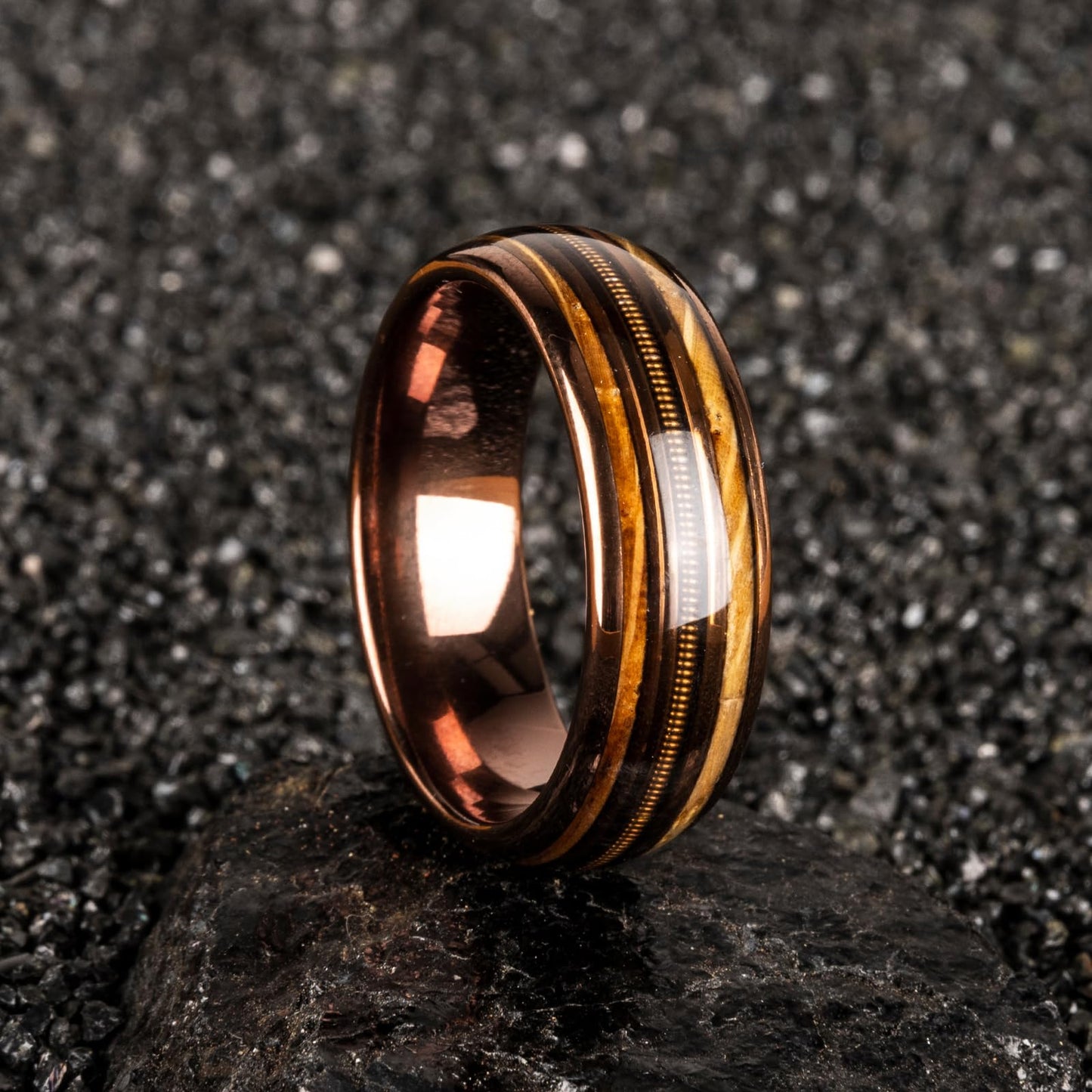 JEWPER 8mm Men Womens Wedding Band Tungsten Rings Brown Fashion Promise Carbide Inlaid Guitar Strings Whiskey Barrel Wood Matte Finish Edge Comfort Fit size 7-12(7)