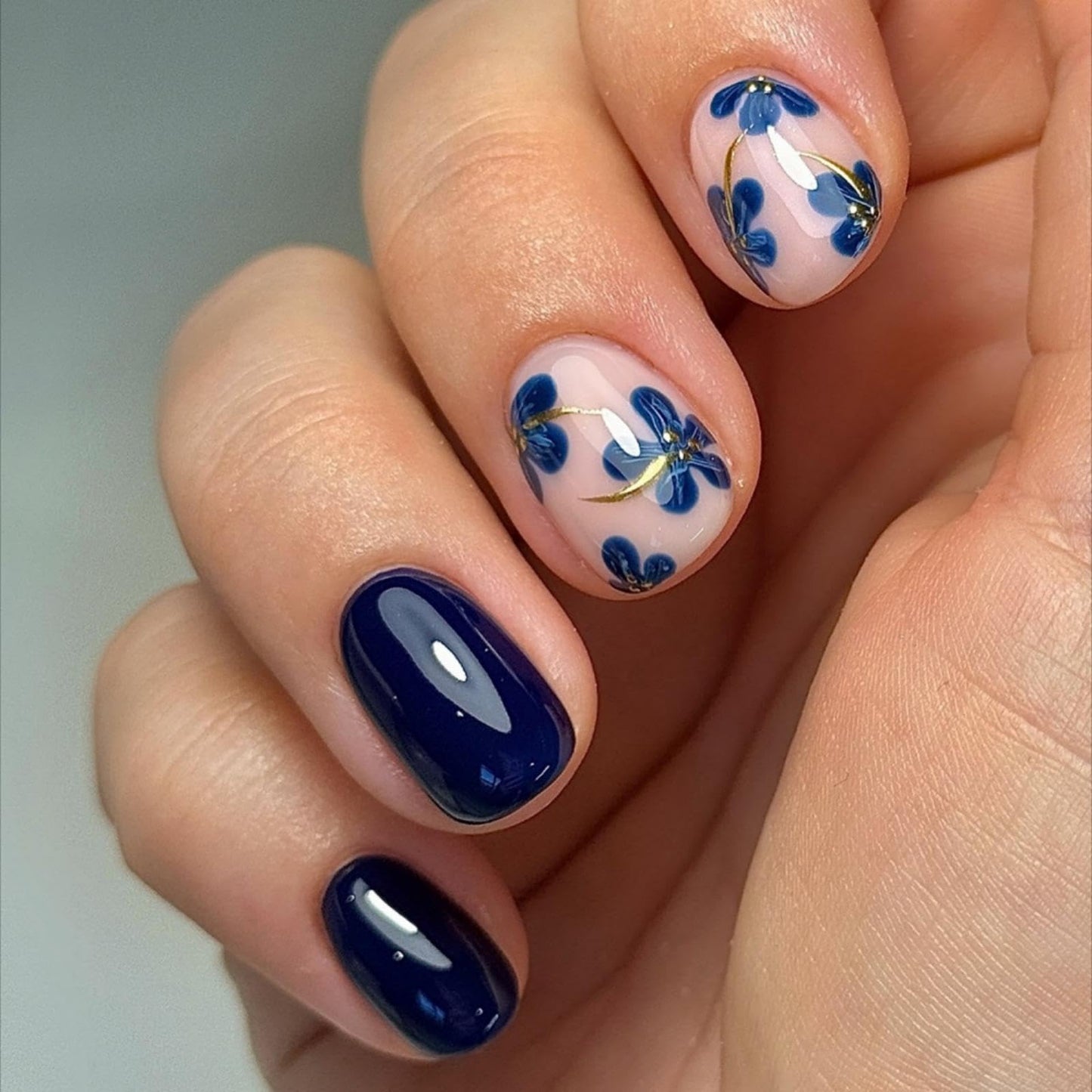 Flower Press on Nails Short Square Fake Nails with Blue Floral Design Glossy Dark Blue Glue on Nails Gold Lines Nails Press ons Reusable Full Cover Spring Summer Acrylic Nails for Women Manicure 24Pcs