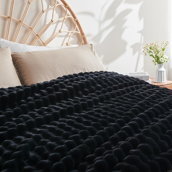 NEWCOSPLAY Faux Fur Throw Blanket Black Bubble Blanket Thick Warm Soft for Couch Sofa Bed 550GSM (Black, Throw(50"x60"))