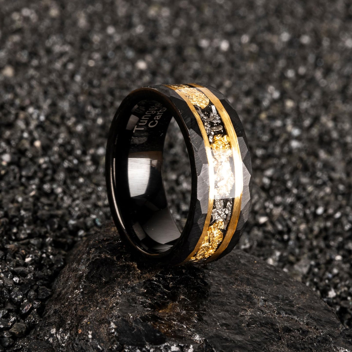 JEWPER 8mm Men Womens Wedding Band Tungsten Rings Gold Black Hammer pattern Fashion Promise Carbide Inlaid Gold Leaf Iron Filings Matte Finish Edge Comfort Fit size(13)