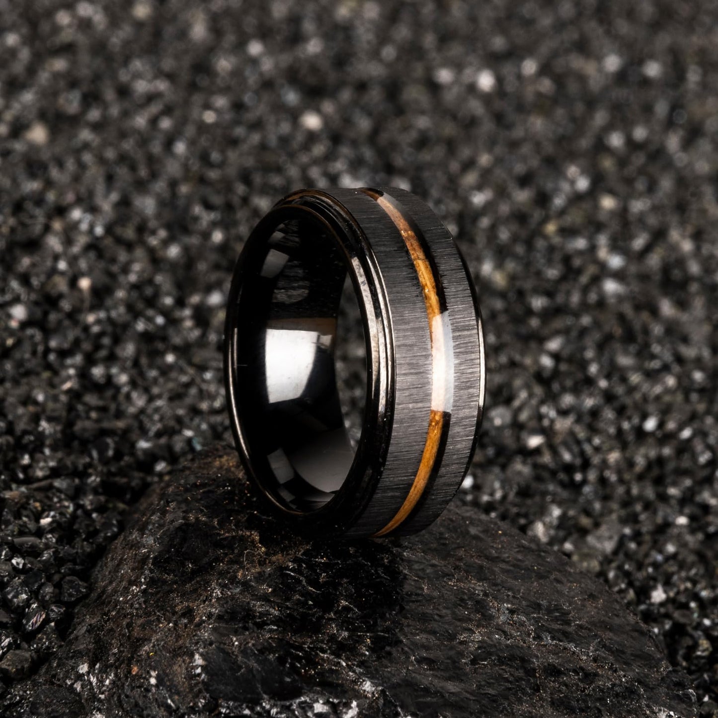 JEWPER 8mm Men Womens Wedding Band Tungsten Rings Black Fashion Promise Carbide Inlaid whiskey barrel wood Outer ring step edge sanding Matte Finish Edge Comfort Fit size(7)
