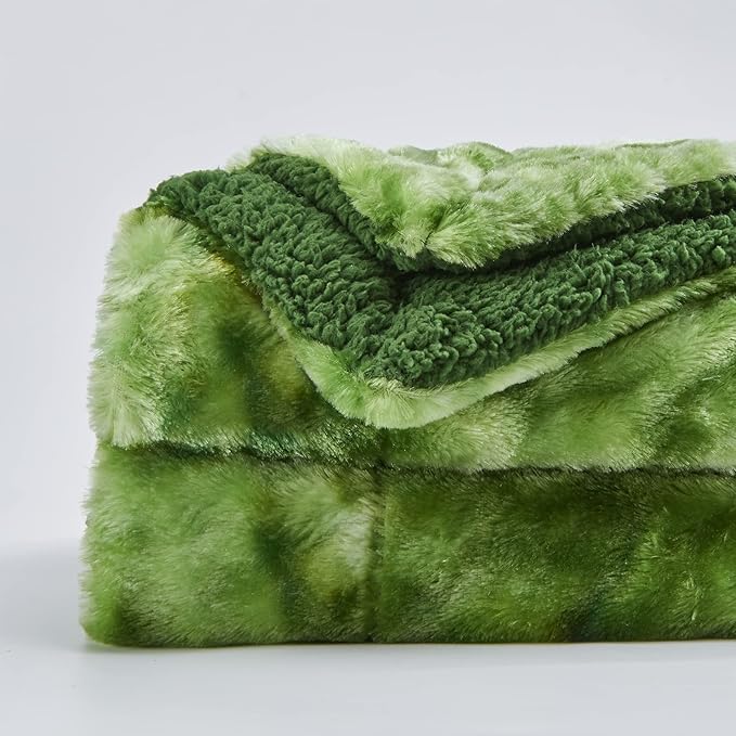 NEWCOSPLAY Super Soft Faux Fur Throw Blanket for Couch Green Sherpa Fuzzy Plush Warm Blanket for Sofa Bed (Green, Throw(50"x60"))