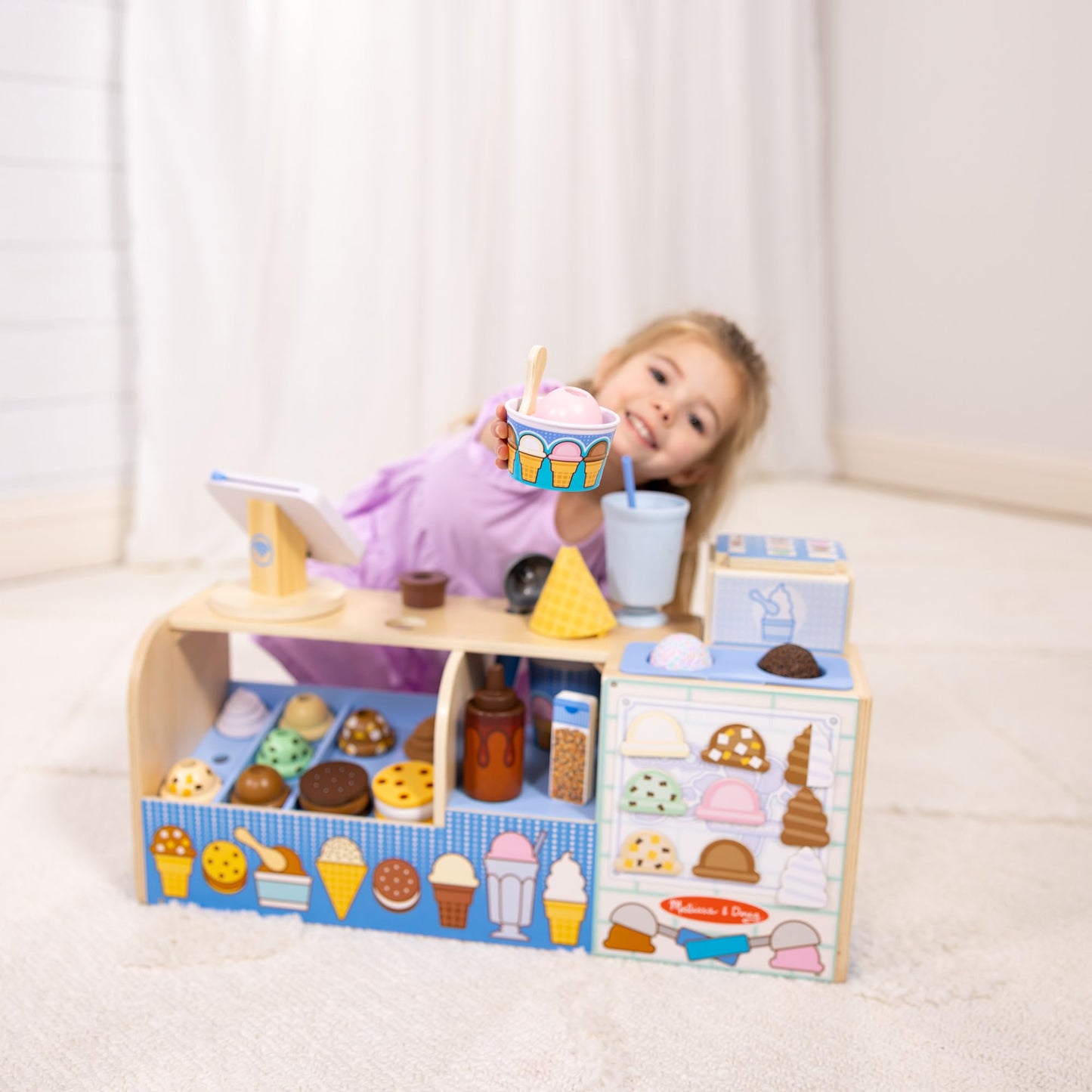 Melissa & Doug Cool Scoops Ice Creamery, Wooden Ice Cream Shop & Counter with Play Food & Play Kitchen Accessories, Preschool Learning Toys for Girls & Boys 3+ - FSC Certified