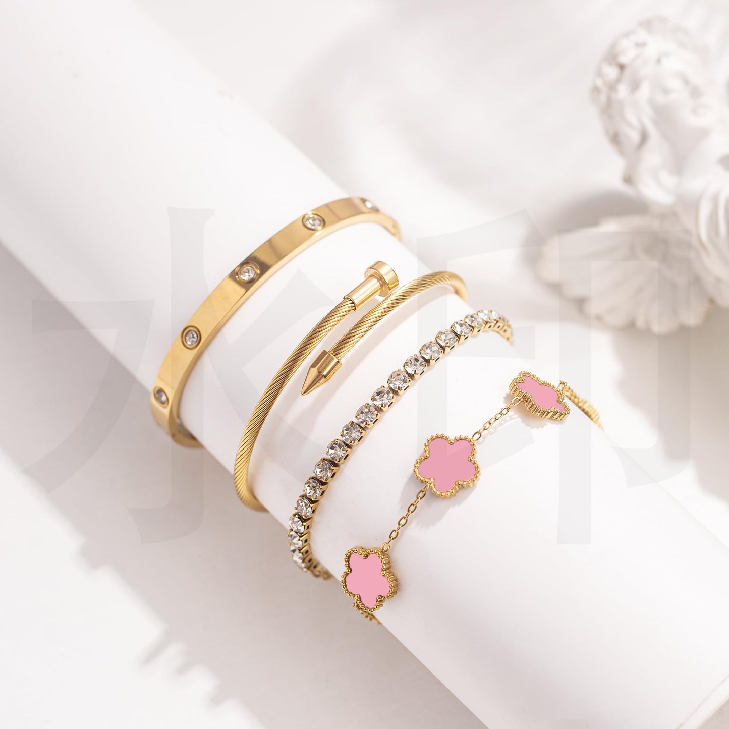 Lamdo 18K Gold Plated Womens Stackable Floral Gold Clover Bracelets Set Love Bangle Bracelets Non Tarnish, Gold Bracelet Set Trendy Jewelry,Gifts for Women's Day and Mother's Day