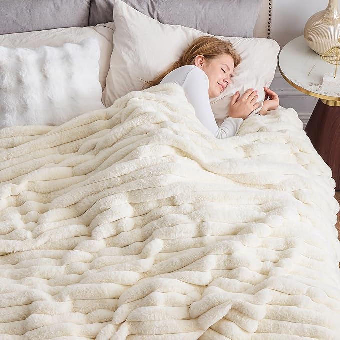 NEWCOSPLAY Faux Fur Twin Blanket Ivory 3D Ribbed Plush Thick Warm Blanket for Couch Sofa Bed 850GSM (Ivory Ribbed, Twin(60"x80"))