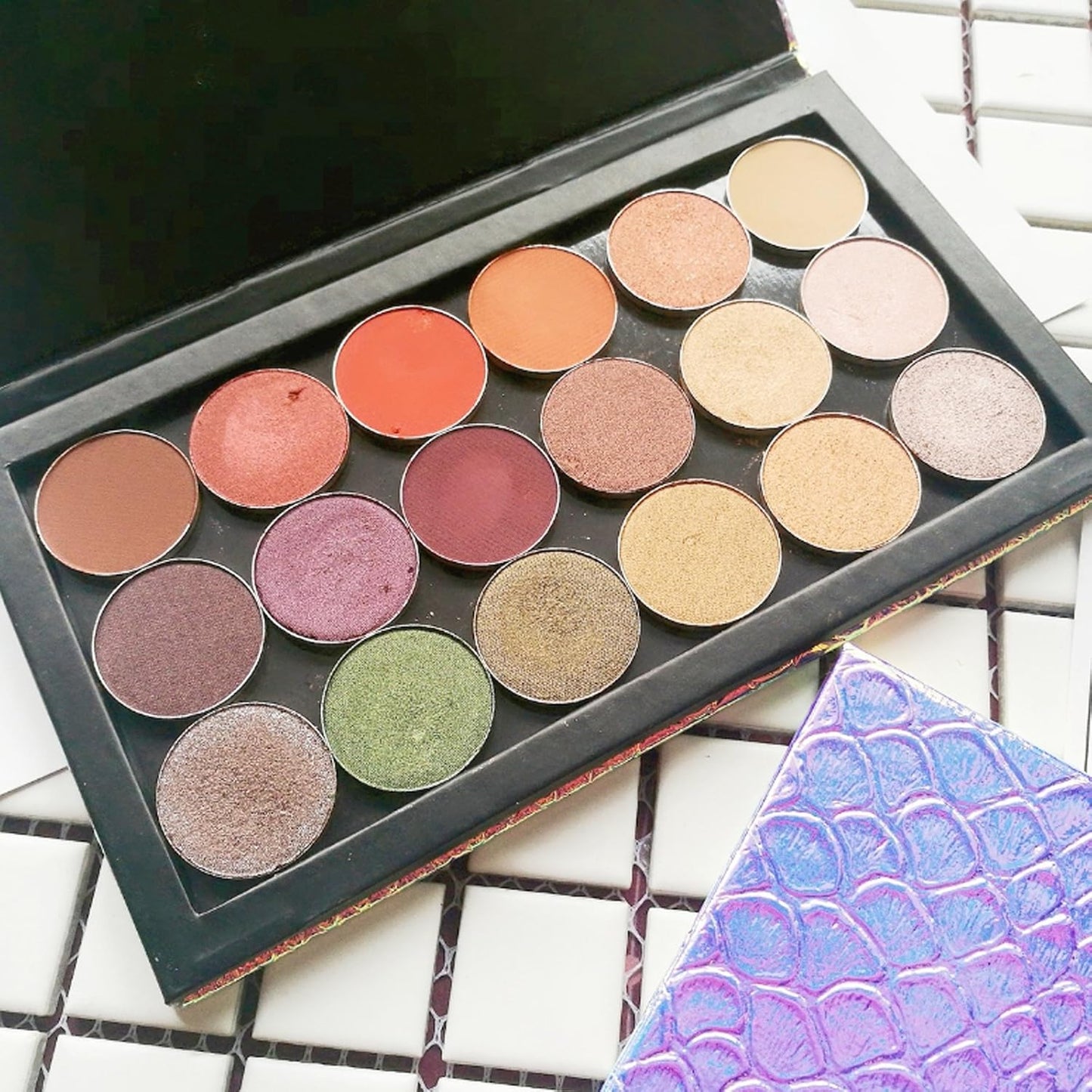Large Empty Eyeshadow Makeup Box Magnetic Cosmetics Palette Fish Scale DIY Storage Tray Box Holder