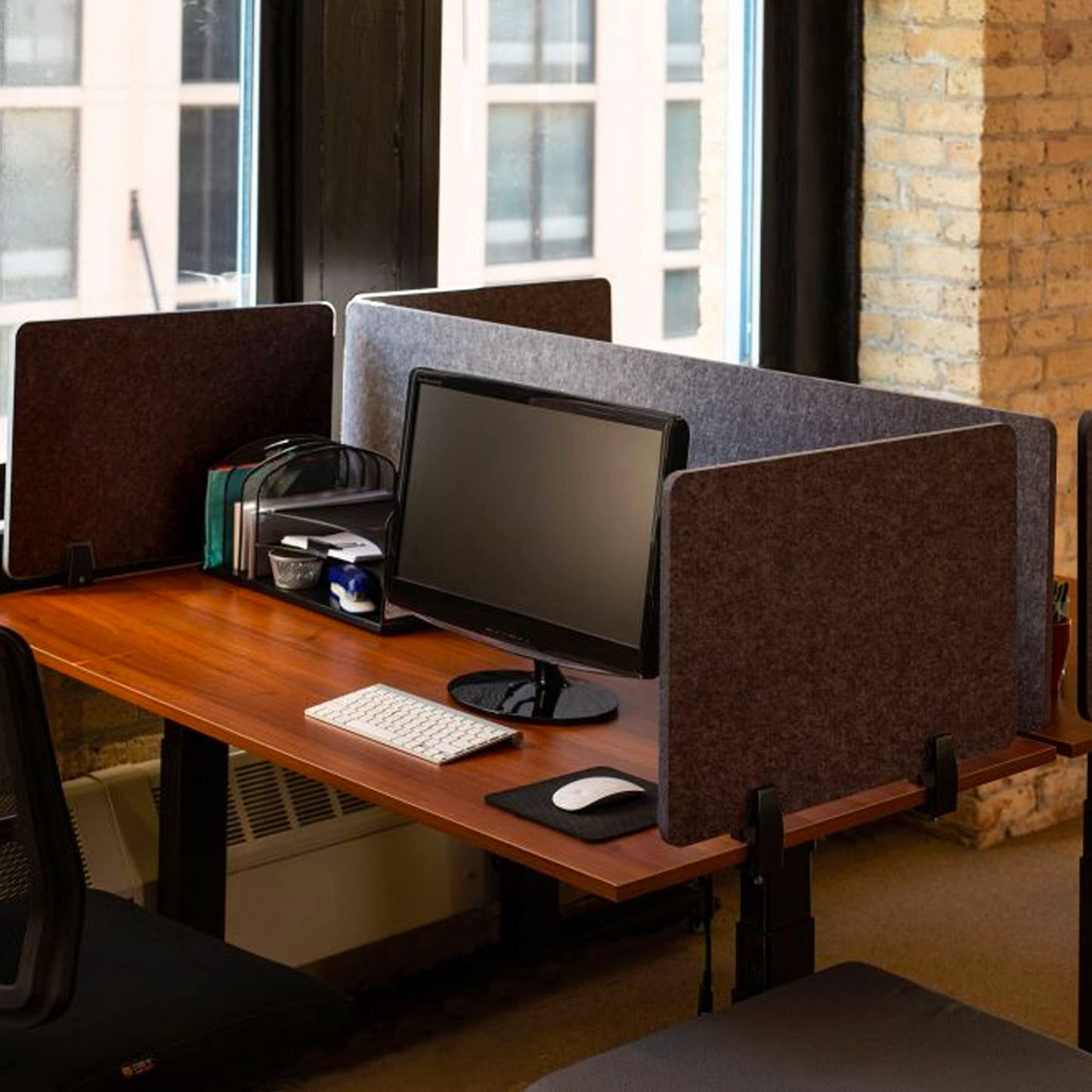 Stand Up Desk Store ReFocus Raw Clamp-On Acoustic Desk Divider Mounted Privacy Panel to Reduce Noise and Visual Distractions (Anthracite Gray, 23.6" x 16")