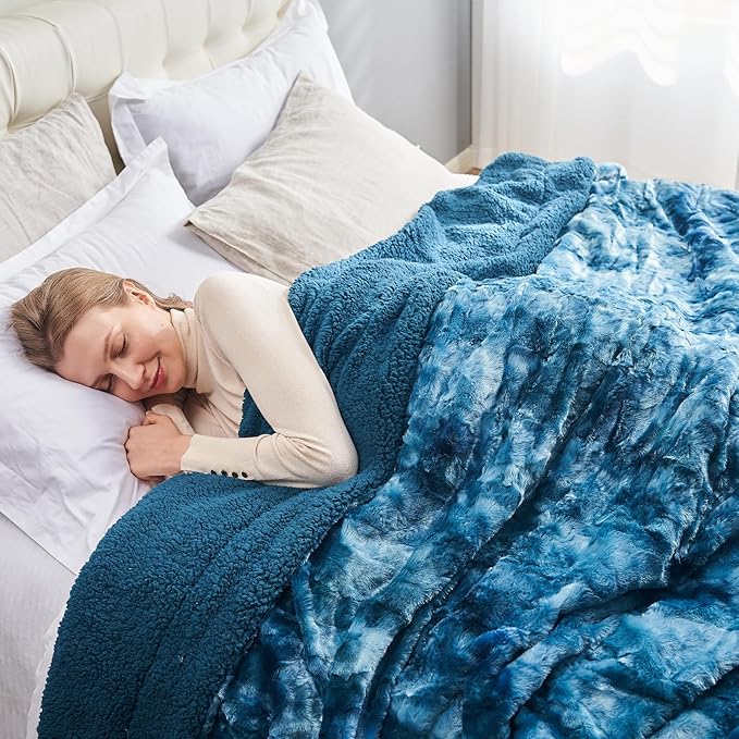NEWCOSPLAY Super Soft Faux Fur Blanket Twin Size Dark Blue Sherpa Fuzzy Plush Warm Blanket for Sofa Bed (Dark Blue, Twin(60"x80"))