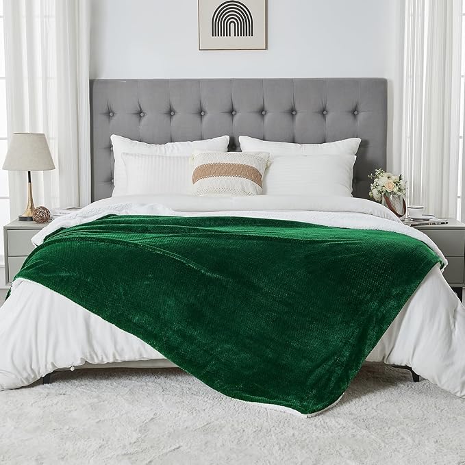 SOCHOW Waffle Sherpa Fleece Throw Blanket, Super Soft Fuzzy Warm, Lightweight Fluffy Reversible Plush Blanket for Bed Sofa Couch, 60 x 80 Inches Forest Green
