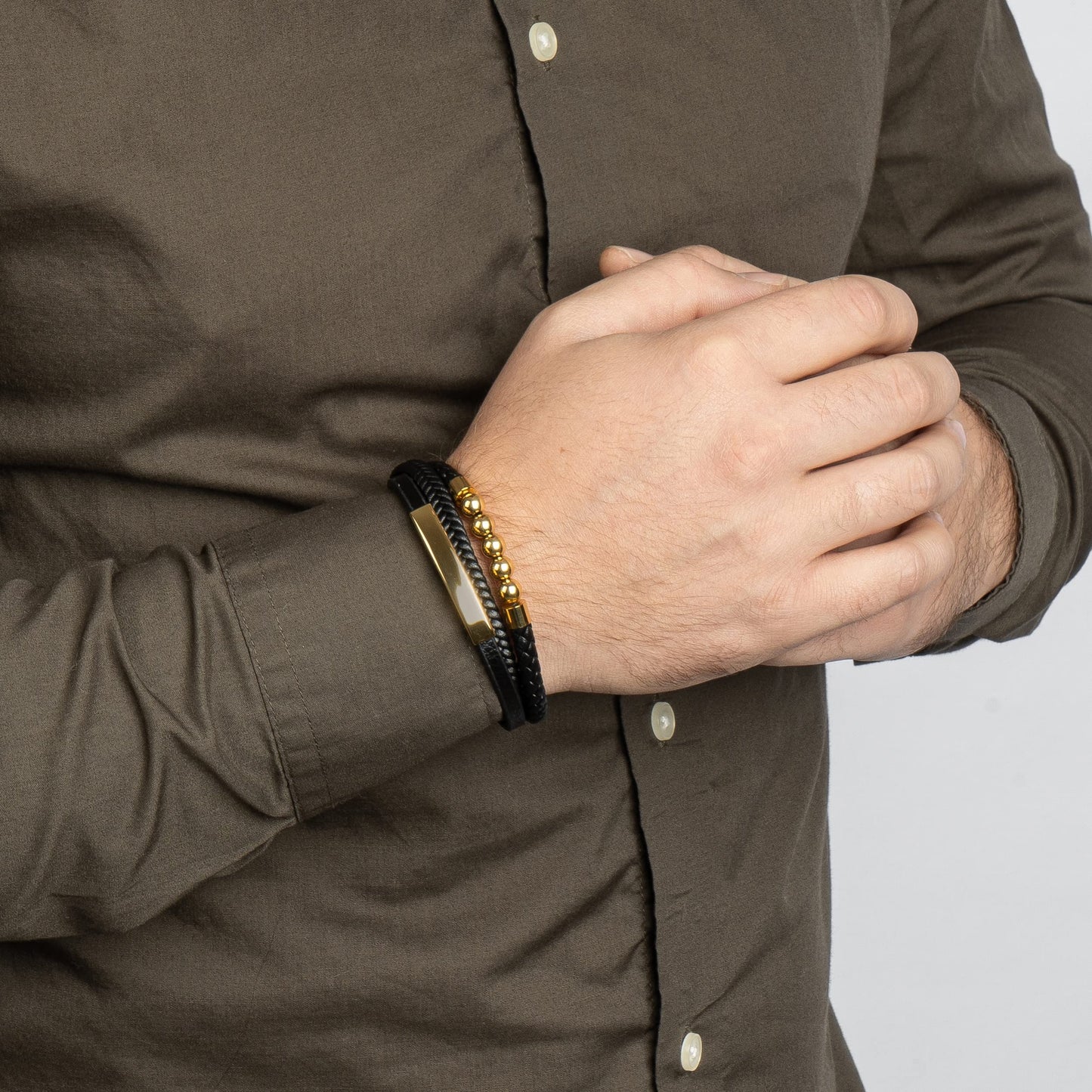 SERASAR Pulseras para hombre Caja de regalo oro 23cm Piel vacuno trenzada cuero genuino Cierre magnético ajustable joyería múltiples capas Hombres