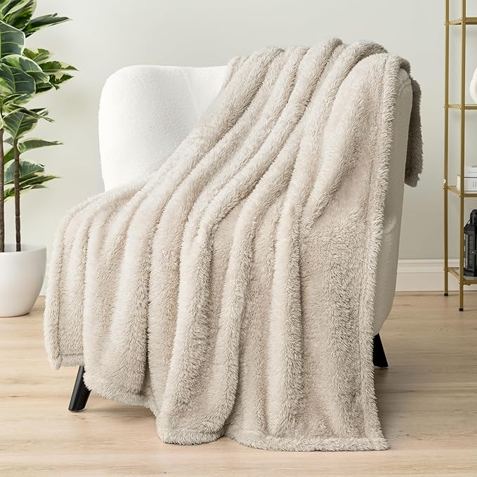 PAVILIA Sherpa Bed Blanket Queen Size, Cream Beige Plush Soft Cozy Blanket for Bed, Fluffy Lightweight Microfiber, Fuzzy All Season Blanket, 90x90 Queen